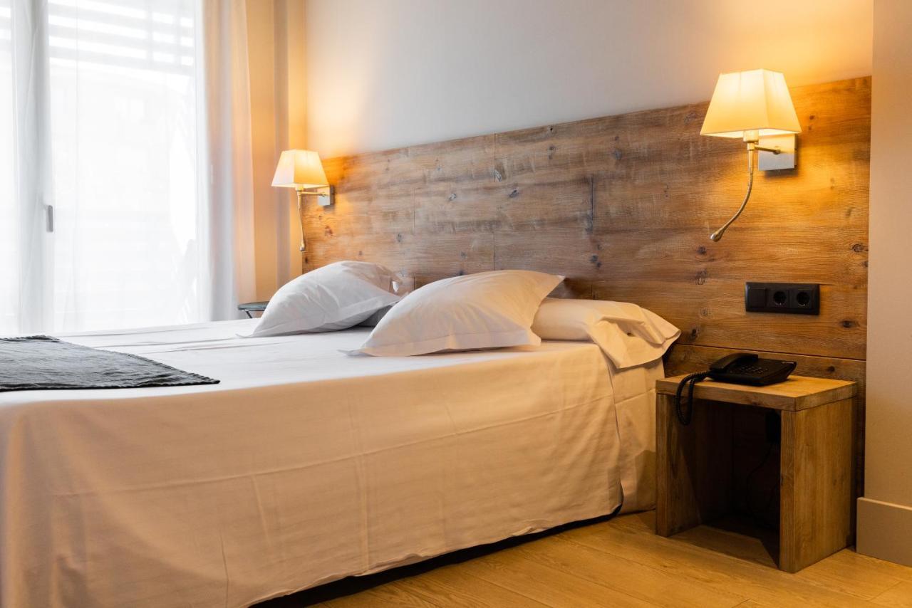 One-Bedroom Apartment,1364980451:JPEG